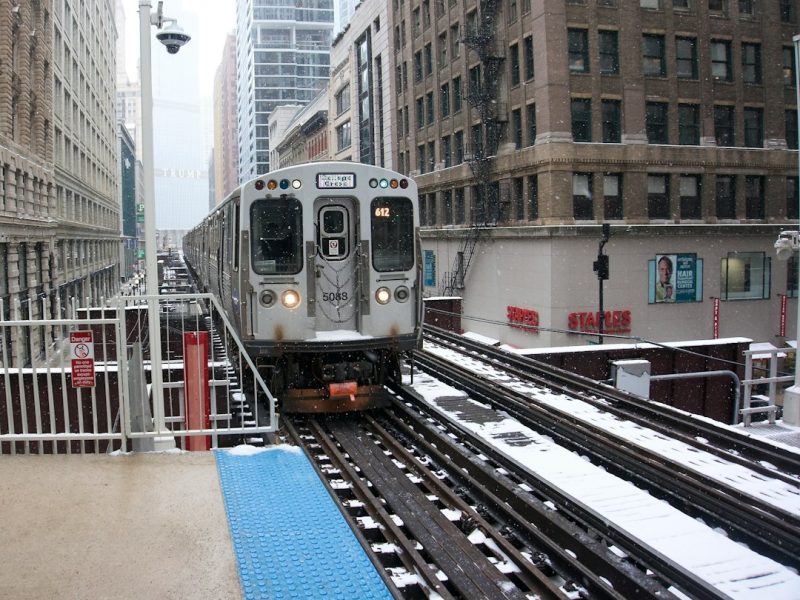 An L train pulling into the Washington/Wabash station on the Loop